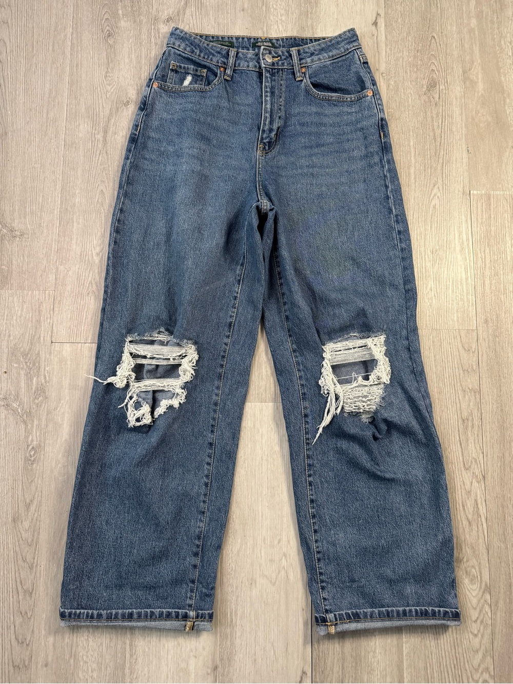 Wild Fable Women's Highest Rise Baggy Jeans.  Sz 6/28R.  Distressed.